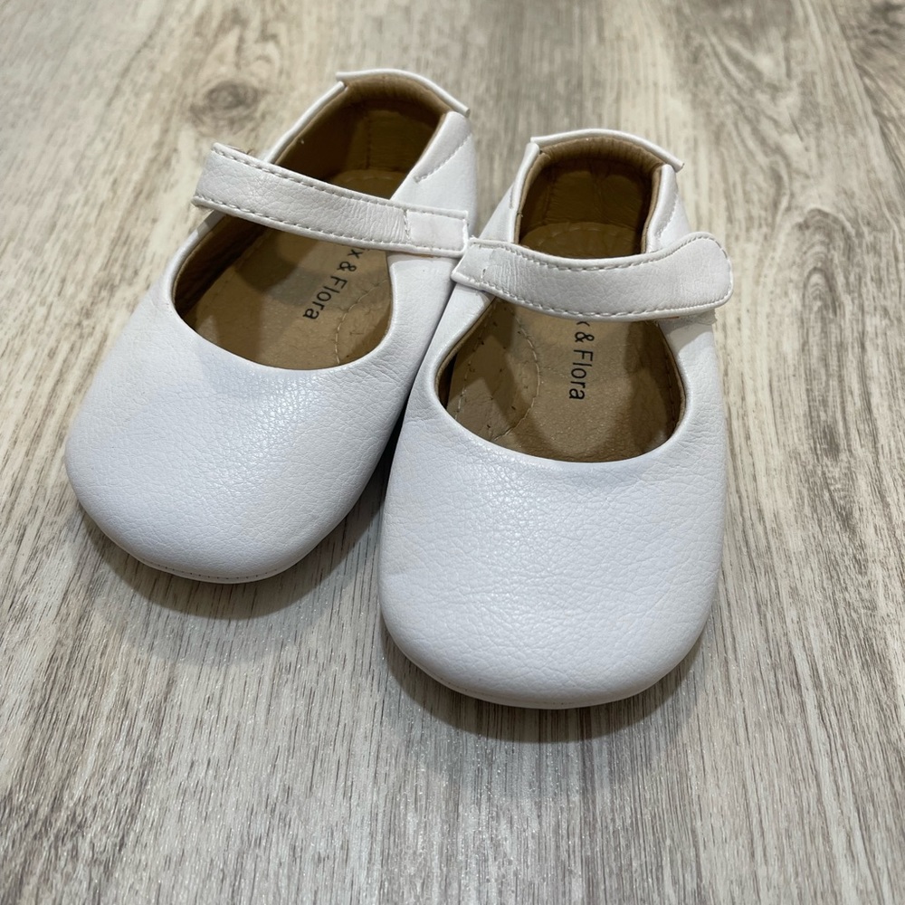 Felix and Flora White Baby Shoes, size 12-18 months